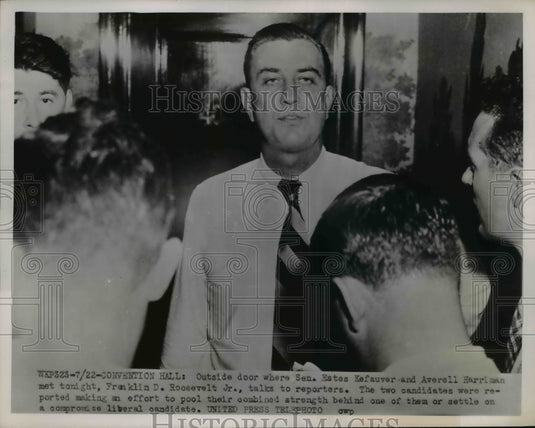 1952 Press Photo Franklin D. Roosevelt Jr. Talks to reporters Convention Hall