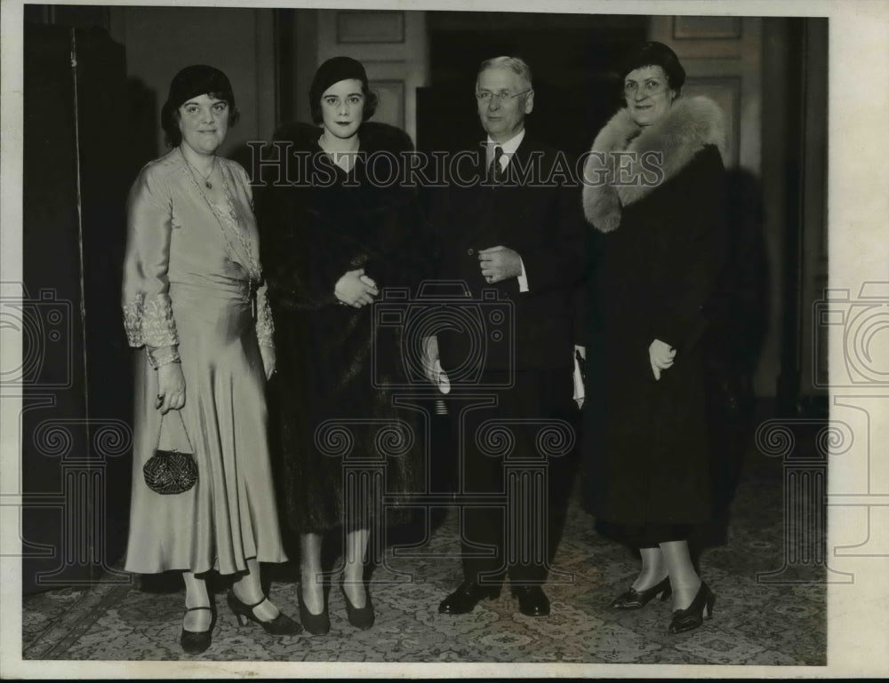 1932 Press Photo Mrs. Charles Tuttle,Mrs. Alexander Hamilton, Sen. Seabury