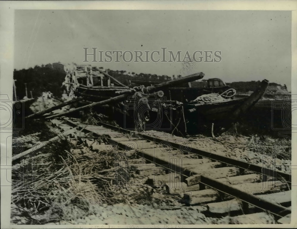 1931 Press Photo Wreckage Tidal Wave in Japan Fishing Boat - nee43544