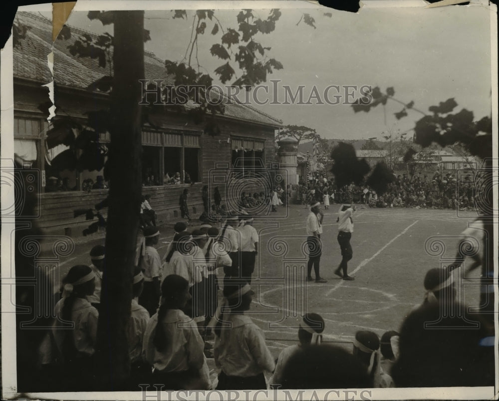 1928 Press Photo Japanese Girls Middle School Tug-Of-War Races And More.