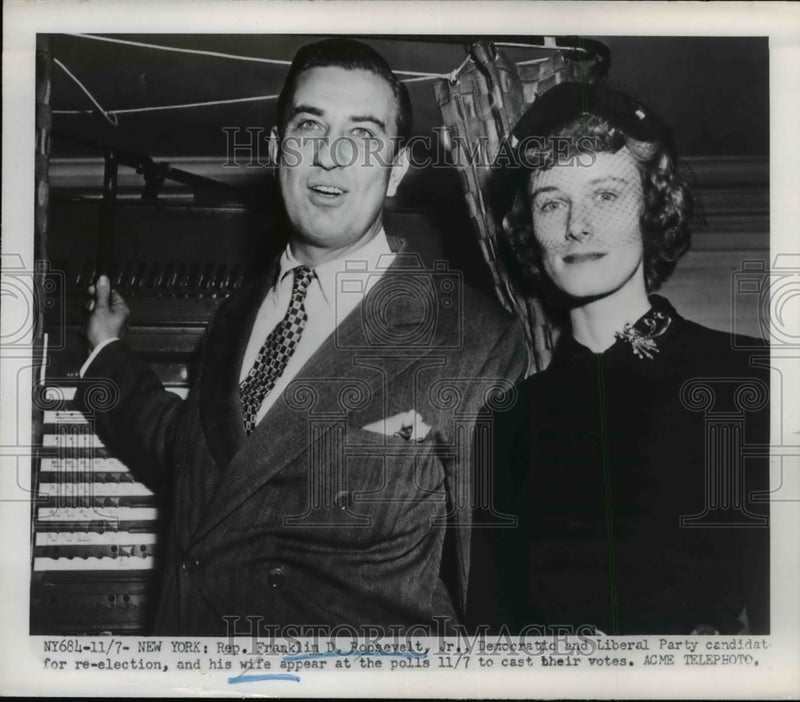 Load image into Gallery viewer, 1950 Press Photo New York, Franklin D Roosevelt, Democrat With His Wife
