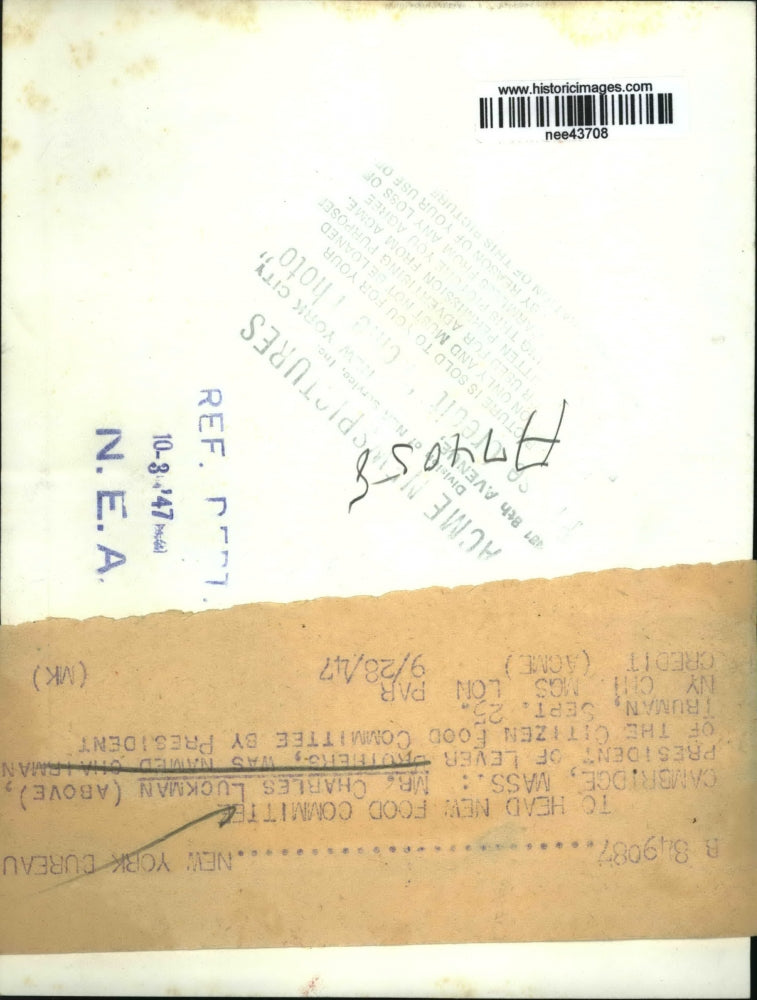 1947 Press Photo Charles Luckman President Lever Brothers in Cambridge Office