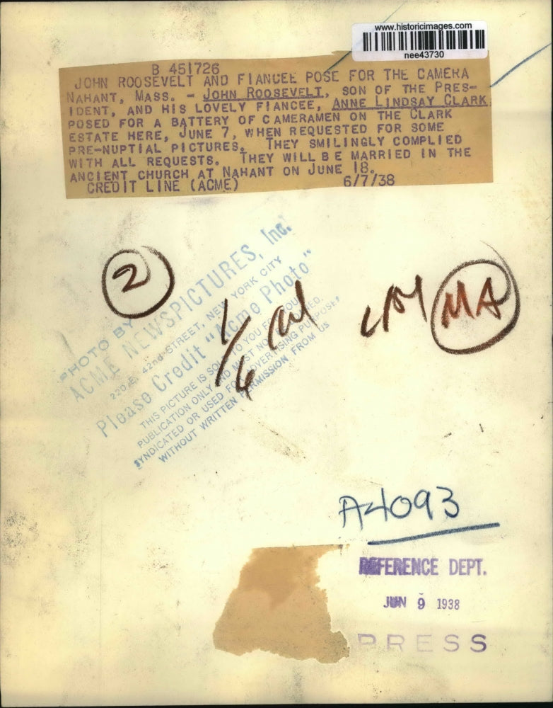 1938 Press Photo John Roosevelt and fiancÃƒÆ’Ã‚Â© Anne Lindsay Clark pose for pictures.