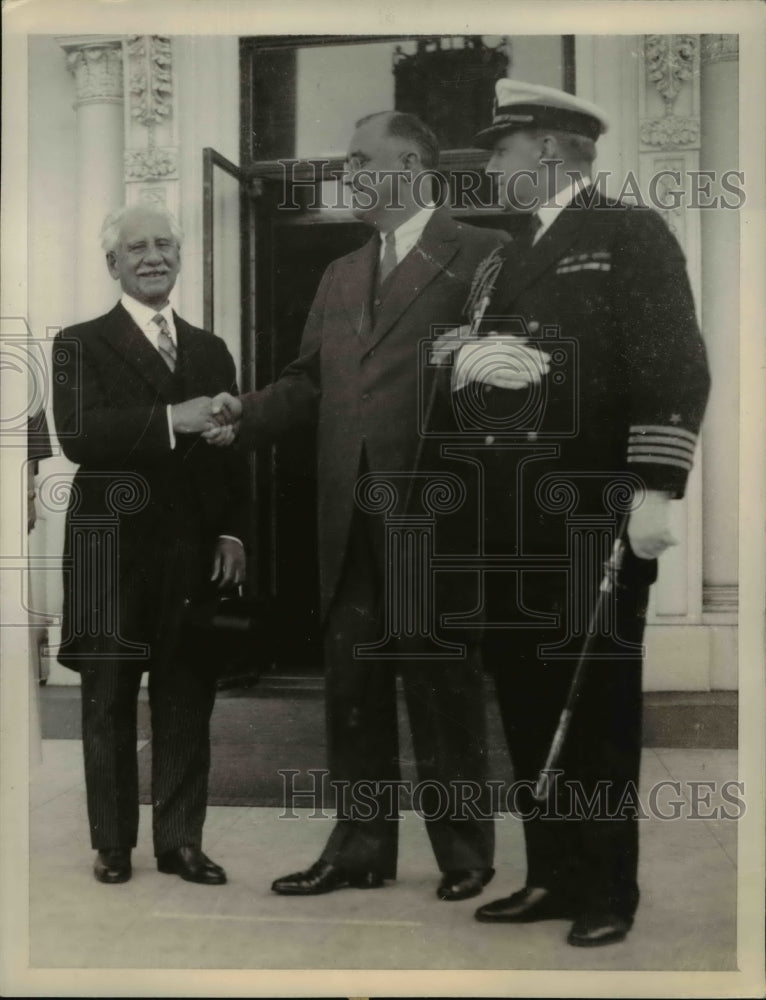 1933 Press Photo White House Pres Roosevelt, Dr. Assis Brasil World economic