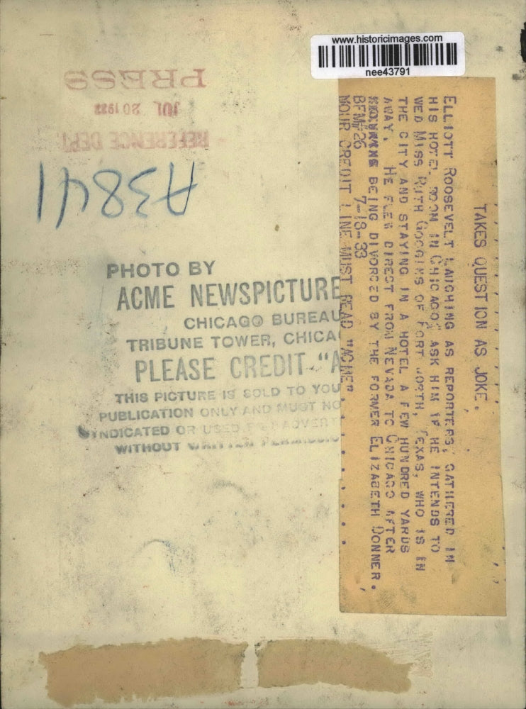 1933 Press Photo Elliott Roosevelt Takes question from Reporters - nee43791