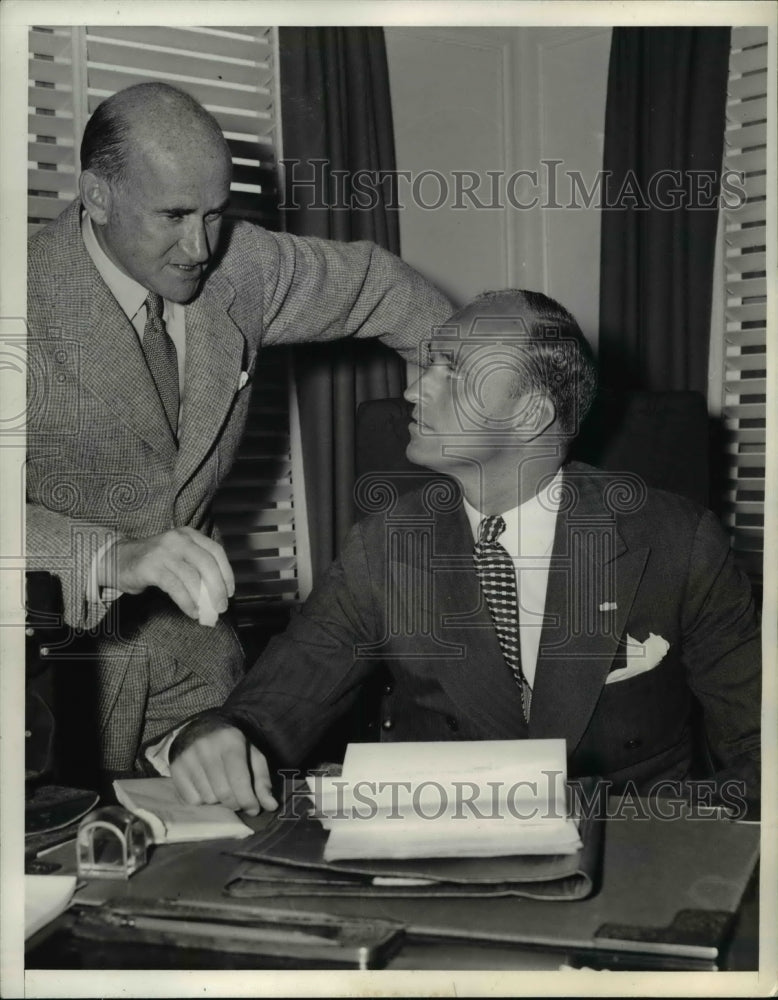 Load image into Gallery viewer, 1938 Press Photo Samuel Goldwyn, James Roosevelt VP Goldwyn Film - nee43826
