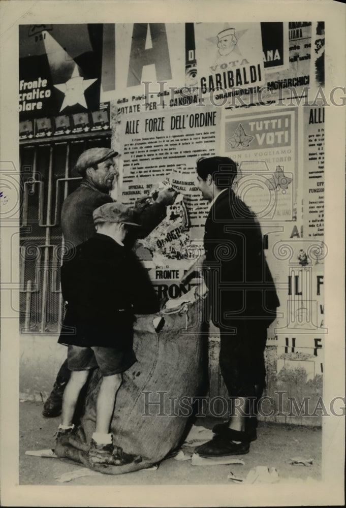 Load image into Gallery viewer, 1948 Press Photo Rome Election over party posters come down. - nee43846
