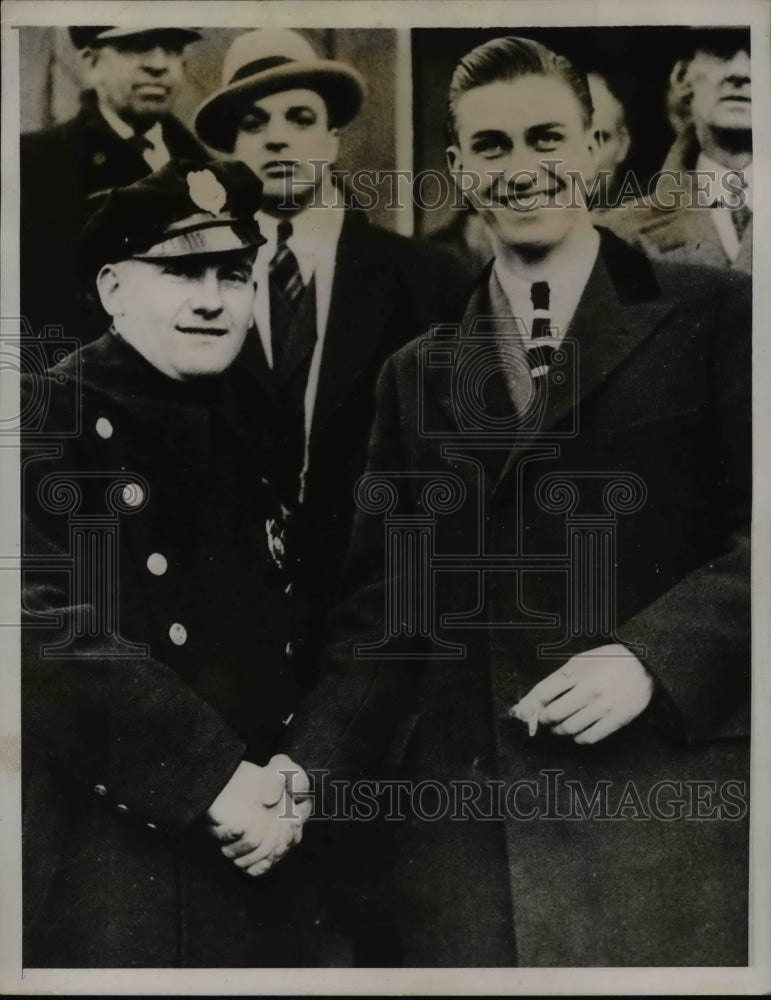 1935 Press Photo Franklin D Roosevelt Jr. Smiles With Joseph Cummings.