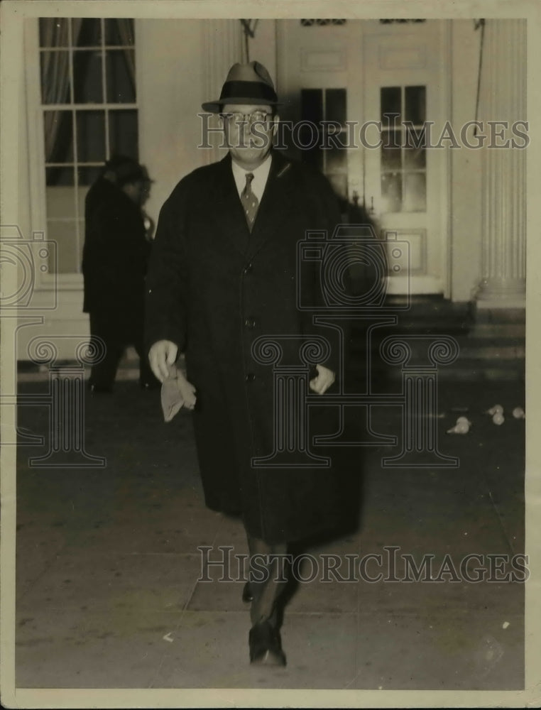 Load image into Gallery viewer, 1937 Press Photo Wendell Wilkie pictured leaving the White House.
