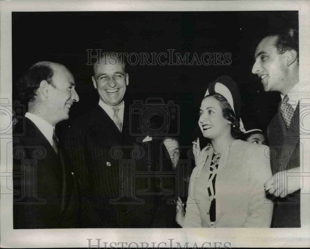 1939 Press Photo Paris France James Roosevelt smiles at Mademoiselle Paris 1939