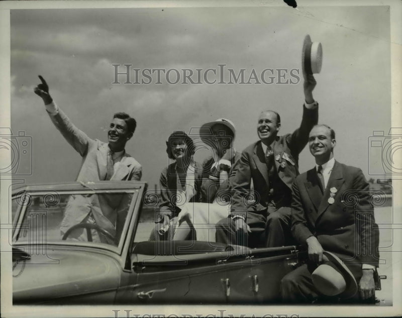 Load image into Gallery viewer, 1932 Press Photo Franklin D. Roosevelt, Jr. Mrs. James Roosevelt, Mrs. Curtis B.

