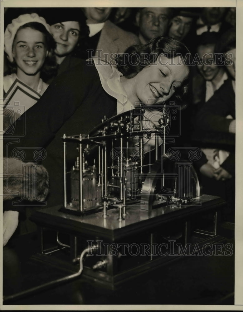 1933 Press Photo Ford Exposition of Progress depicting 30 yrs development.