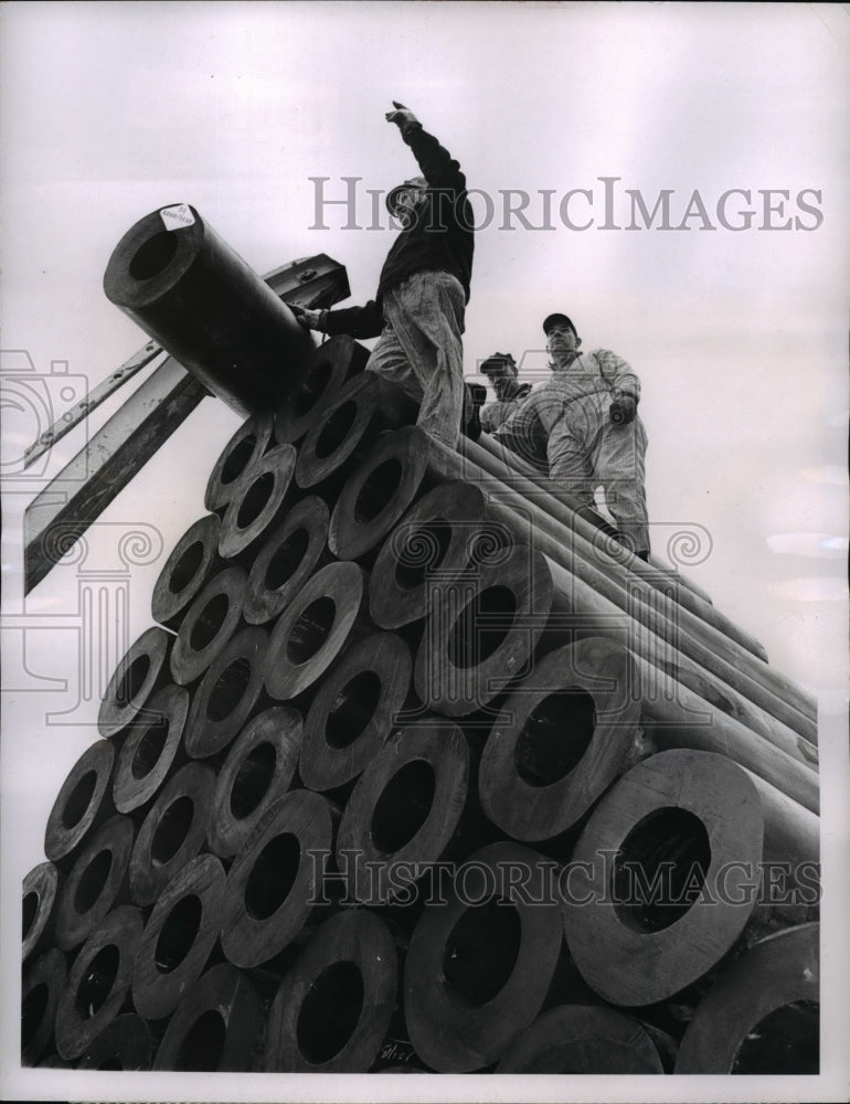 Load image into Gallery viewer, 1963 Press Photo Giant Dock Fenders Made By The Goodyear Tire &amp; Rubber Company
