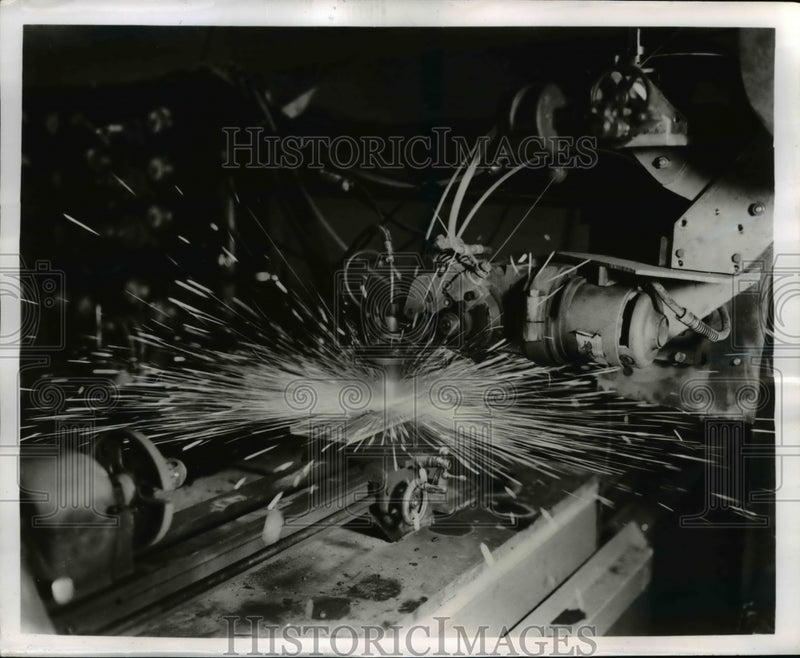 Load image into Gallery viewer, 1959 Press Photo Linde Company Development Plasma Arc Torches - nee44763
