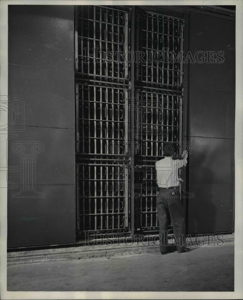 1948 Press Photo of Westinghouse Precipitron,air cleaner. - nee44821