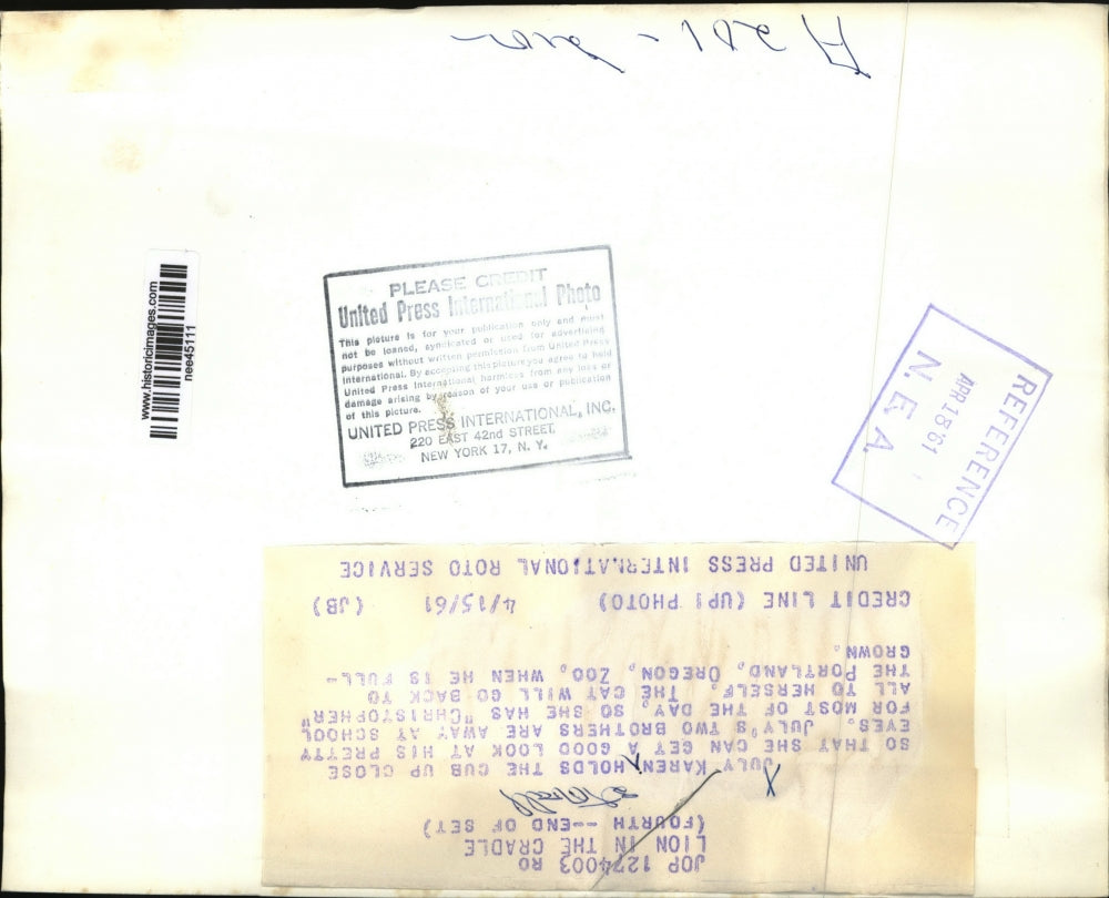 1961 Press Photo July Karen holds lion cub, Portland Oregon Zoo - nee45111