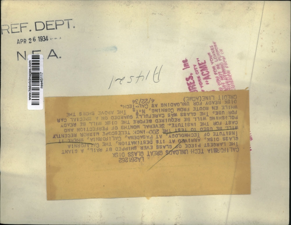 1934 Press Photo California Tech Unloads Great Glass Disk From Special Car.