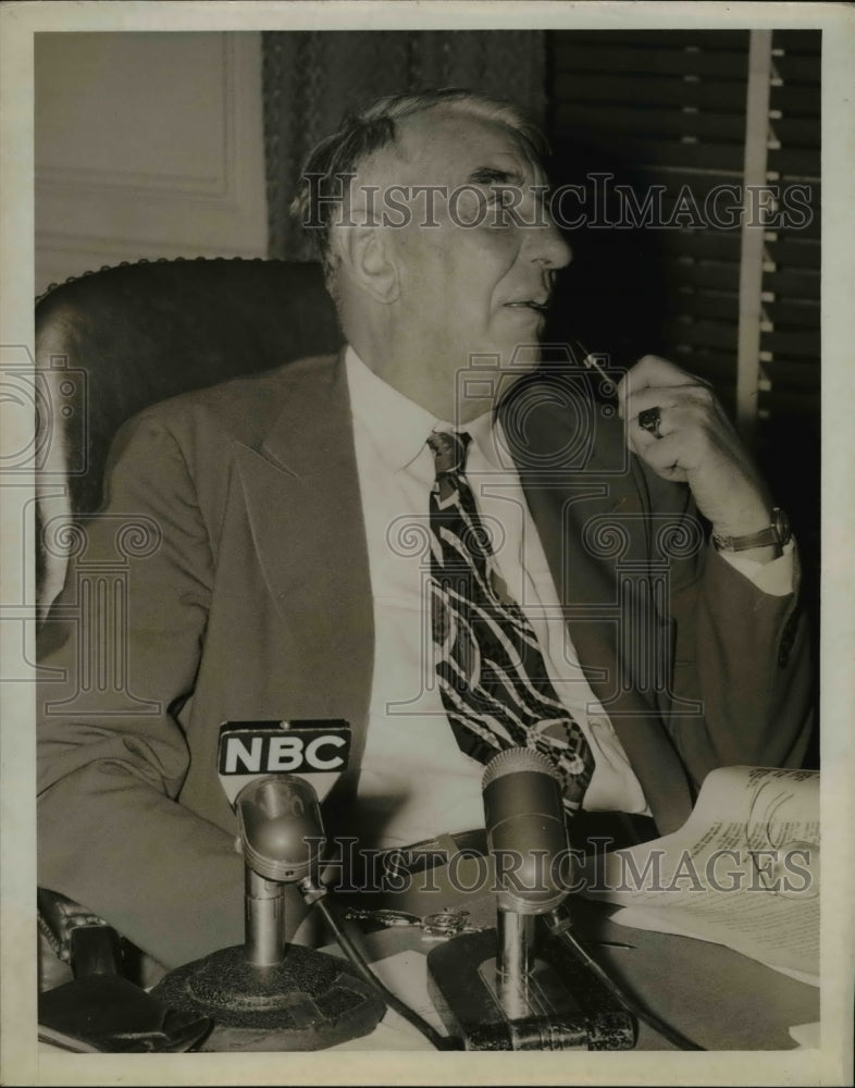 Load image into Gallery viewer, 1949 Press Photo Cyrus S. Ching, Federal Mediation Director - nee45312
