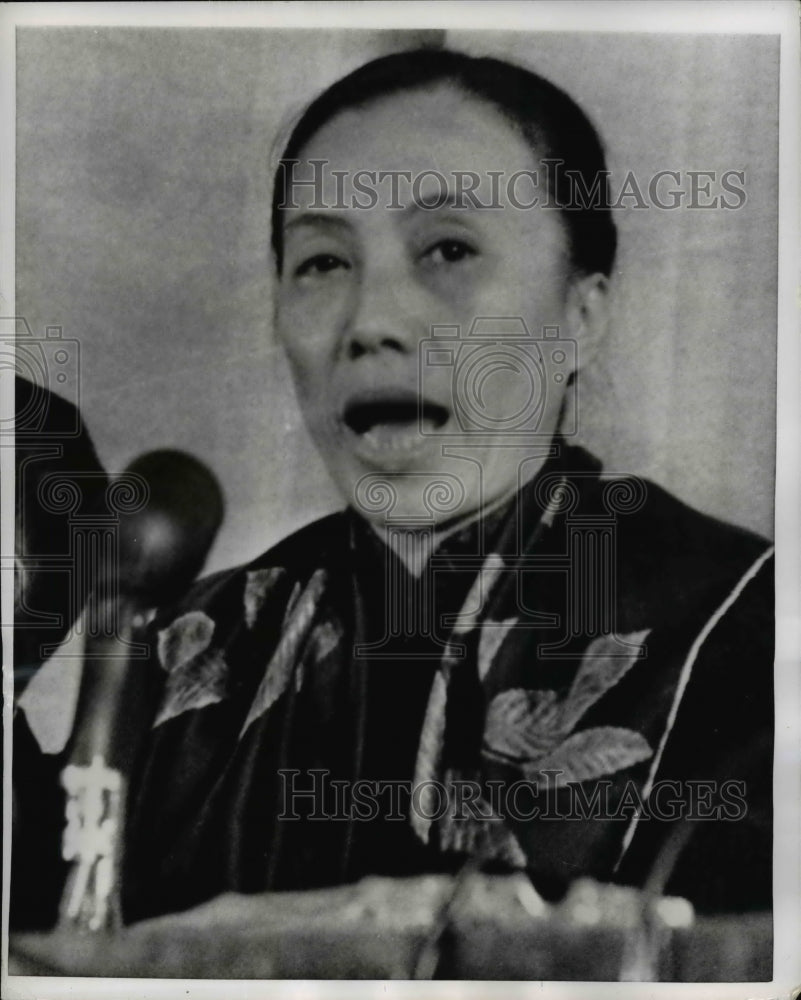 1968 Press Photo Viet Cong Foreign Minister Nguyen Thi Binh in Press Conference- Historic Images