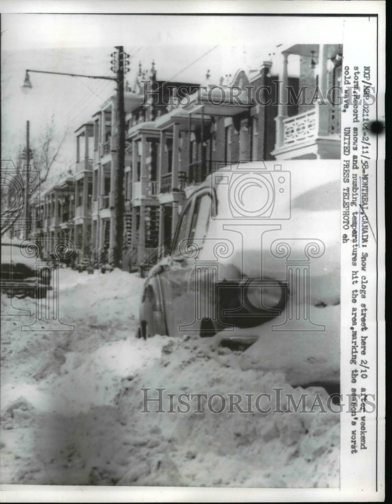 1958 Press Photo Snow Clogs Street After Weekend Storm - nee45769
