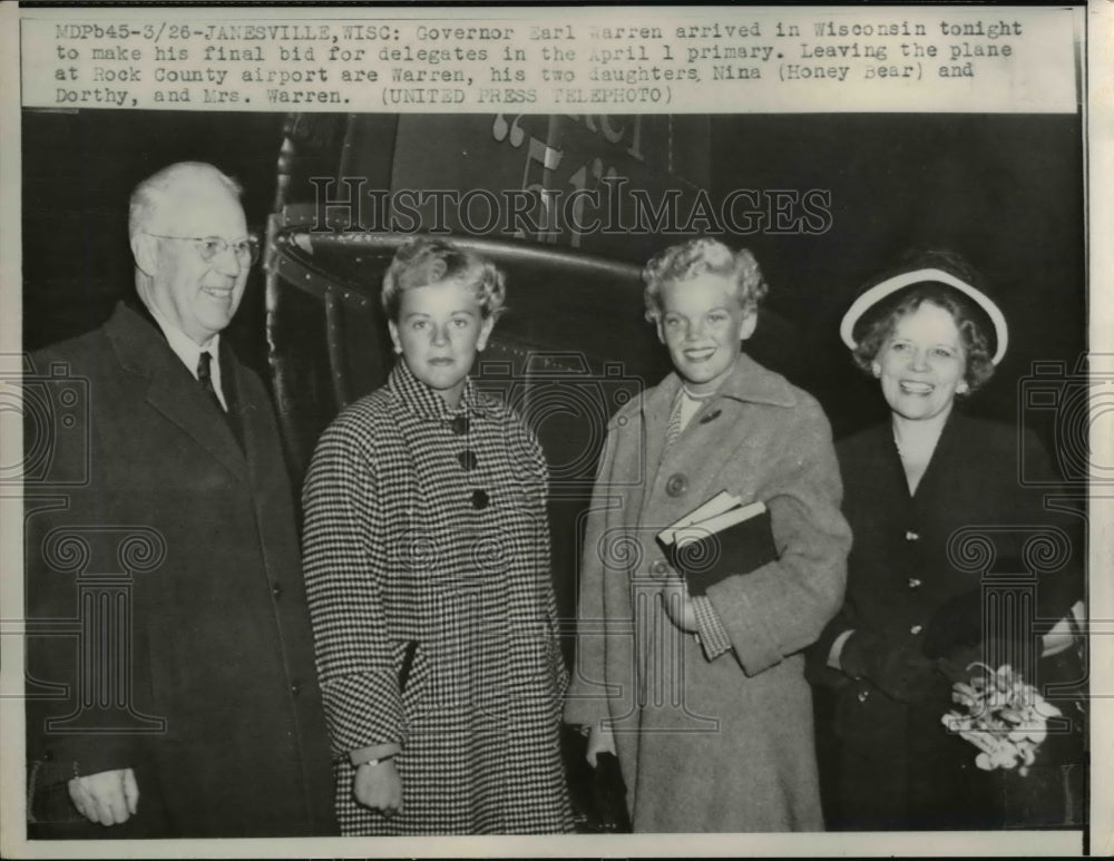 1952 Press Photo of Gov Earl Warren R-CA with his daughters and wife in