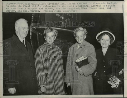 1952 Press Photo of Gov Earl Warren R-CA with his daughters and wife in