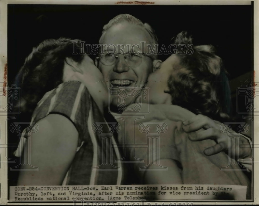 1948 Press Photo California Governor Earl Warren Kisses Daughters - nee46007