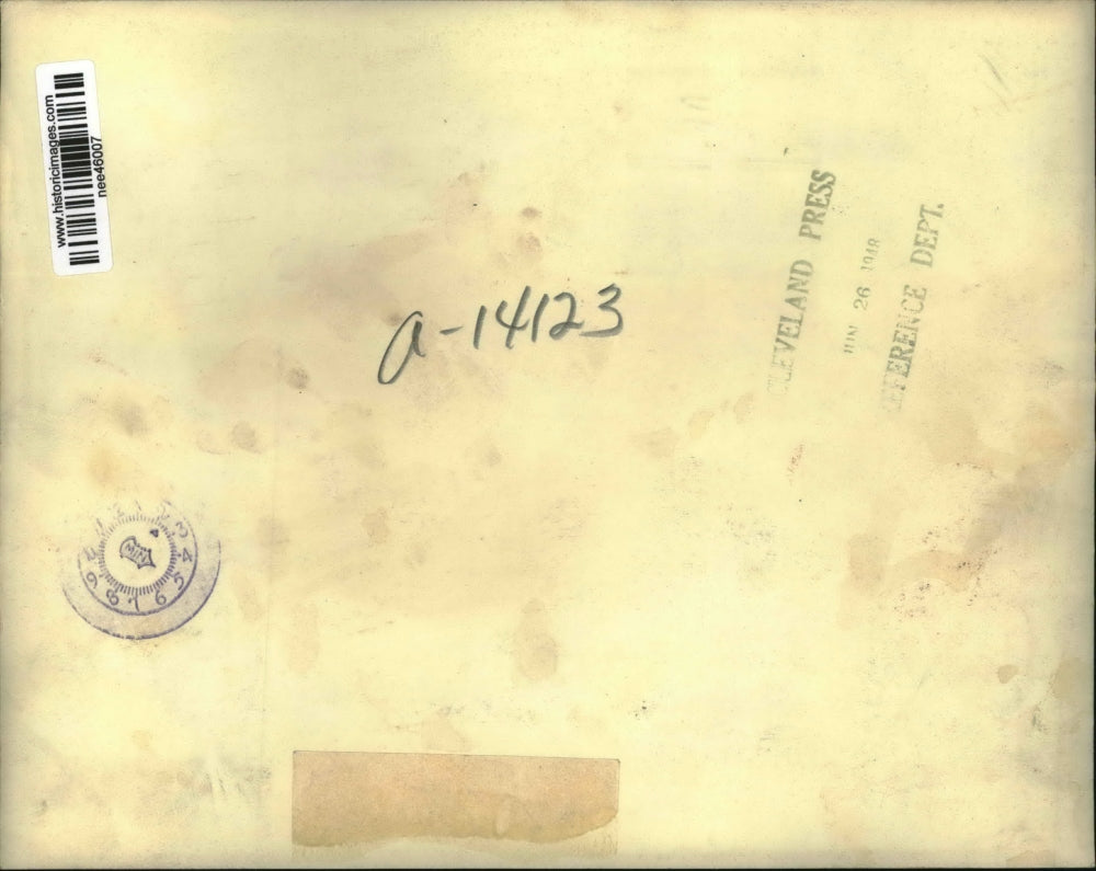 1948 Press Photo California Governor Earl Warren Kisses Daughters - nee46007