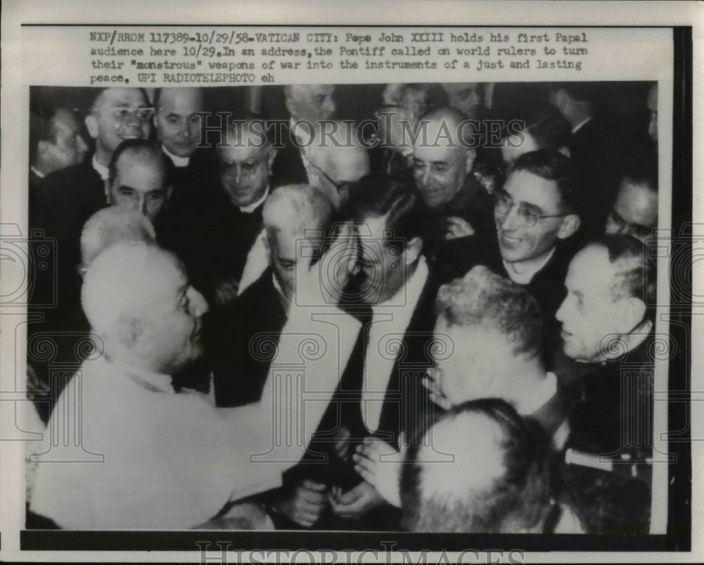 1958 Press Photo Vatican CityPope John XXIII holds first Papal audience here.