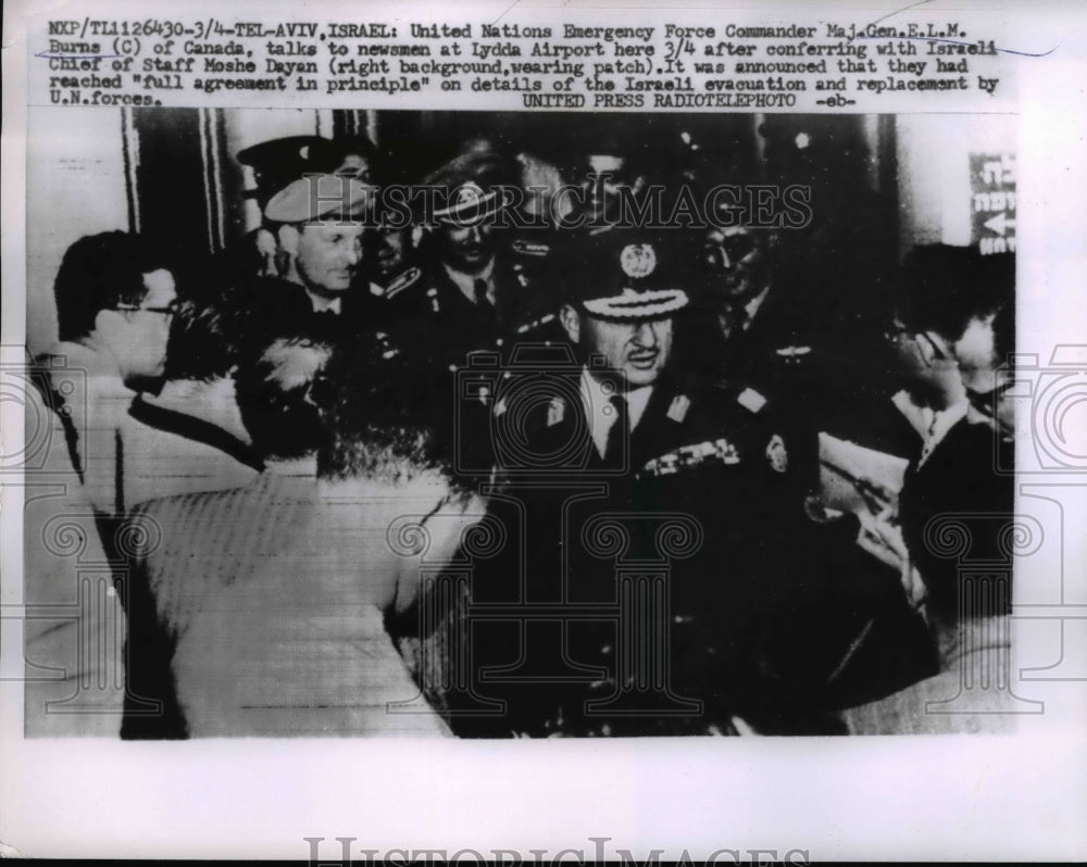 1957 Press Photo Major Gen. E.L.M. Burns Talks w Reporters in Israel Airport
