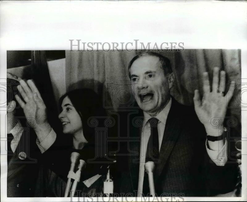 Load image into Gallery viewer, 1970 Press Photo Pennsylvania Governor Candidate Milton J. Shapp Celebrates
