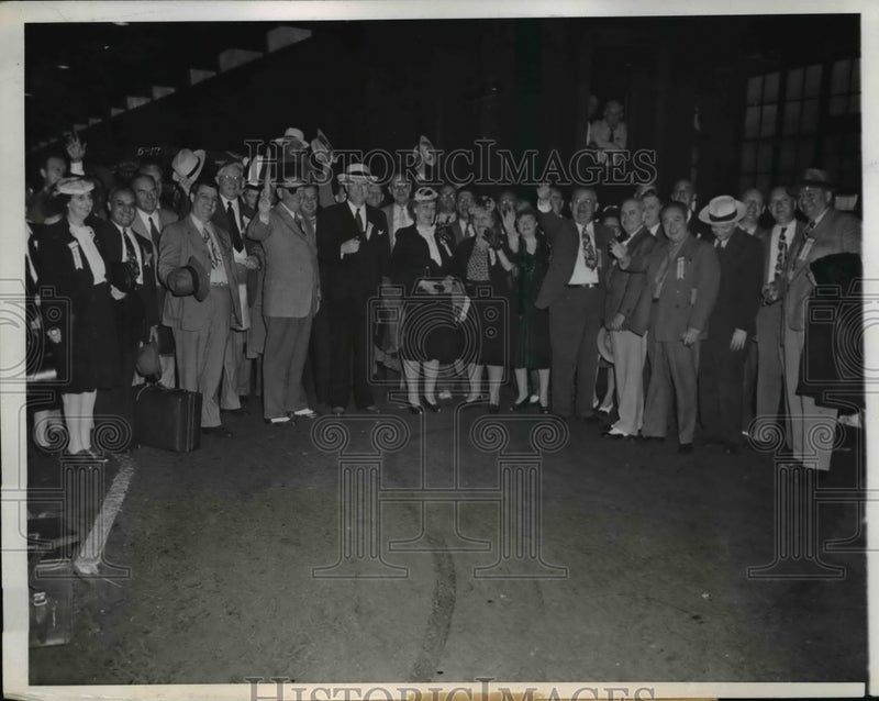 Load image into Gallery viewer, 1944 Press Photo Connecticut Delegation at Republican GOP National Convention
