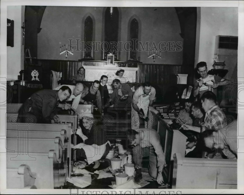Load image into Gallery viewer, 1956 Press Photo Scene of Margarets wedding , Trinity Episcopal Church.
