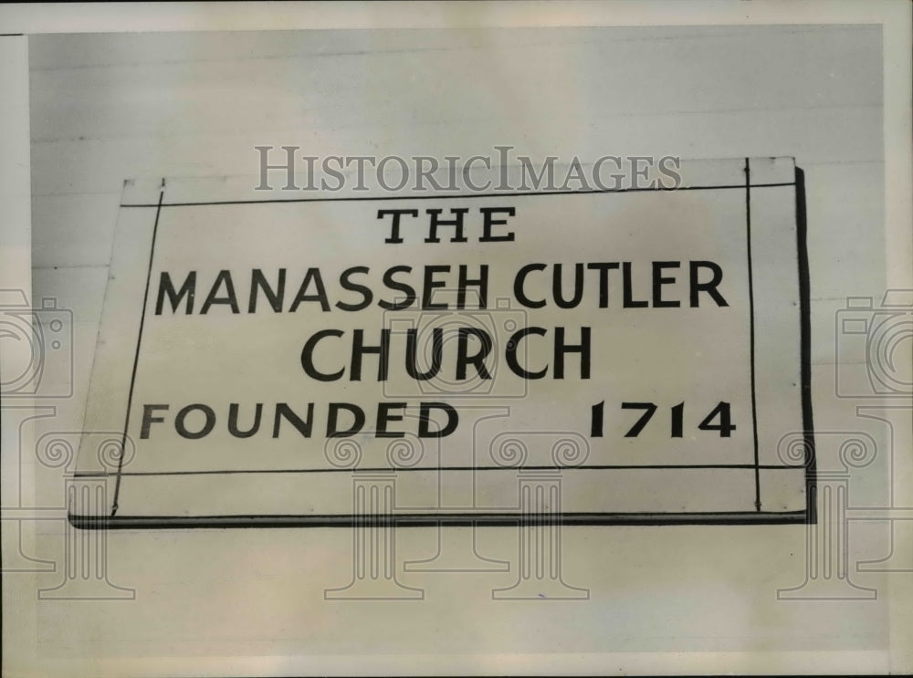 1937 Press Photo Sign on First Congregational Church in Hamilton - nee46189