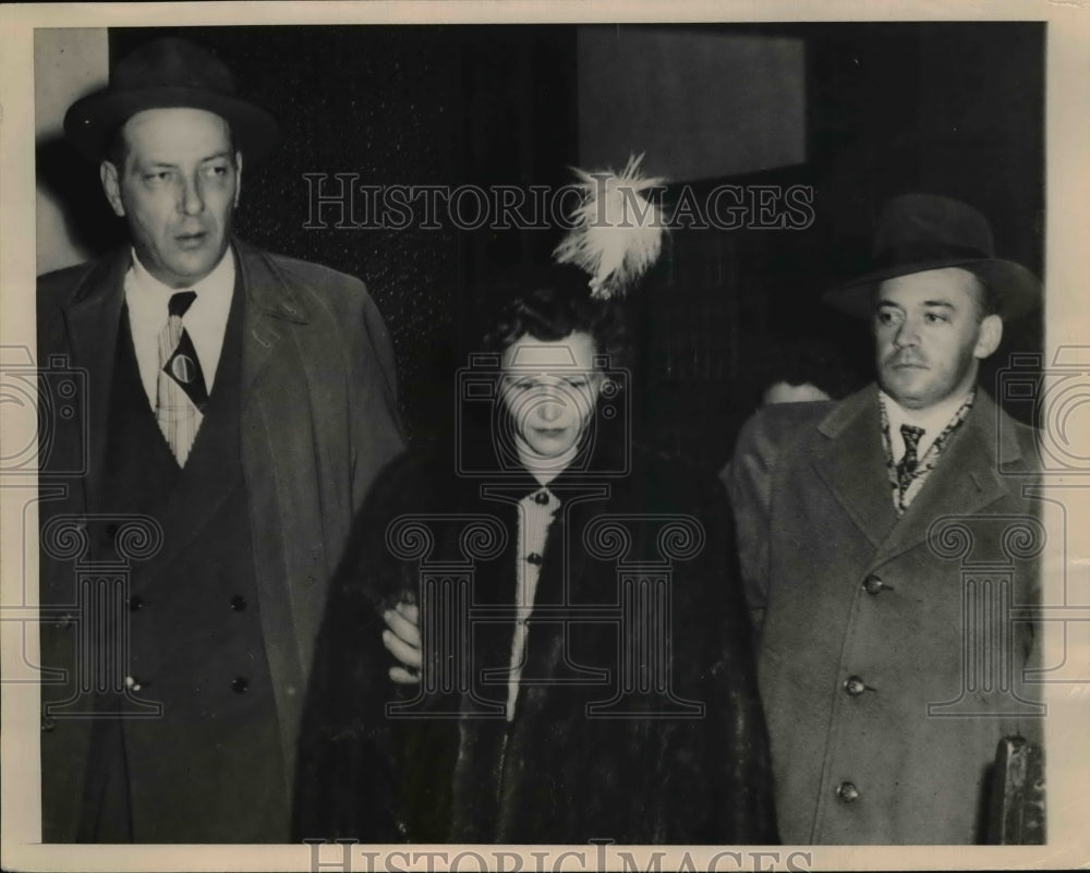 1949 Press Photo La Crosse, WI Nola Larson, with William Boma and R E Nietsch