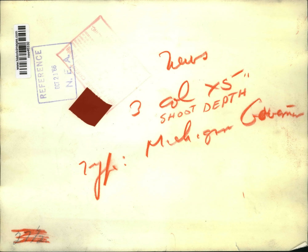 1964 Press Photo Governor George Romeny and his wife Lenore at his side.