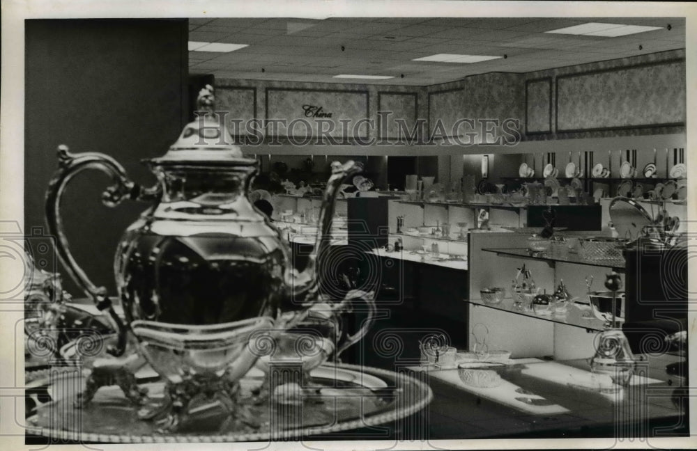 1969 Press Photo China Shop at Great Lakes Mall - nee46411