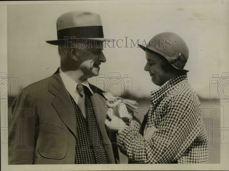 Load image into Gallery viewer, 1933 Press Photo Justice Edward R. Finch Tagged by Bernice Wall, Golf Benefit

