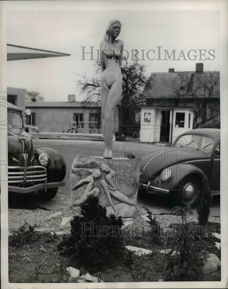 1953 Press Photo of a statue that was carved out of lime tree in the American Se