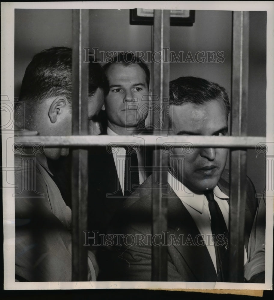 1954 Press Photo Cleveland Ohio Samuel Sheppard led back to cell. - nee47309