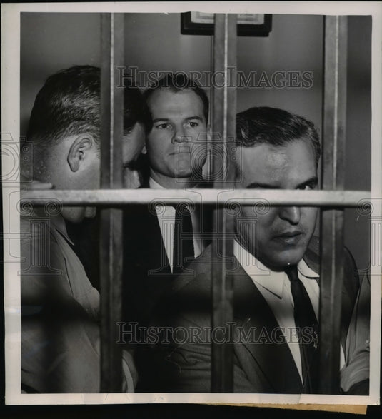 1954 Press Photo Cleveland Ohio Samuel Sheppard led back to cell. - nee47309
