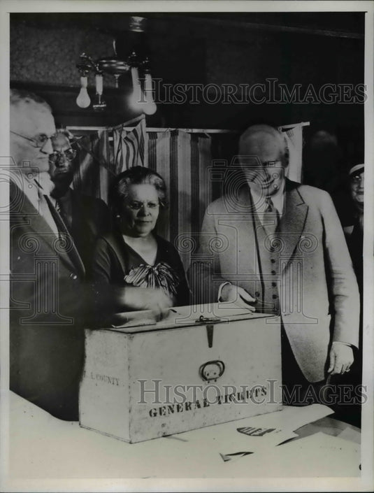 1934 Press Photo of Acting Gov Frank Merrim of California (R)