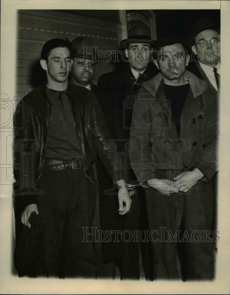 1944 Press Photo of Augustus Mennetti (L) and Peter Andryko after being recapt