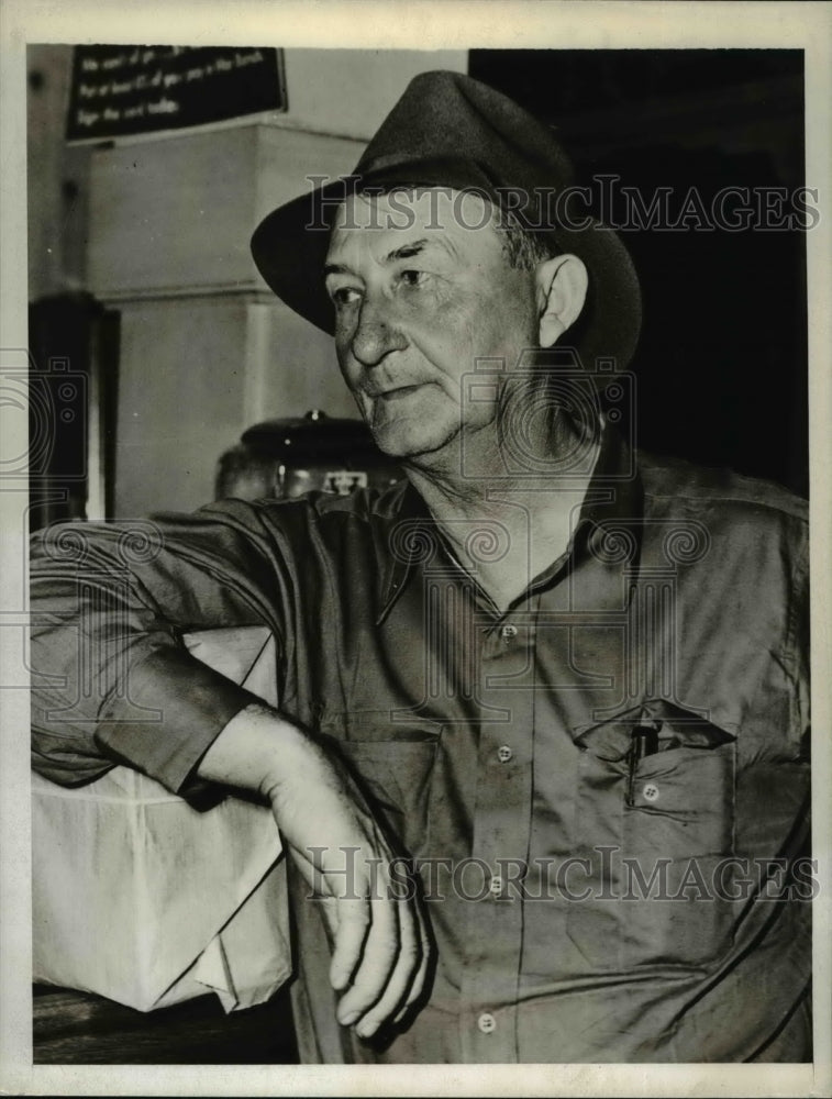 1942 Press Photo Olae Breiland Norwegian Born Captian U.S. Tank Rescued