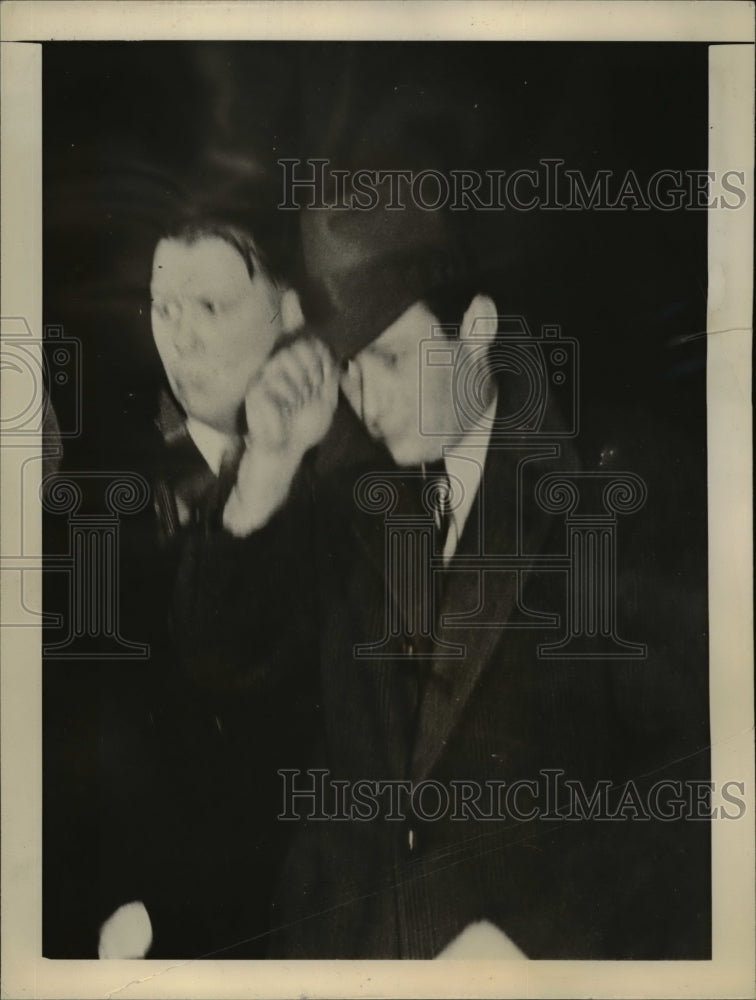 1937 Press Photo Alexander Meyer entering Chester County Jail arrested as killer