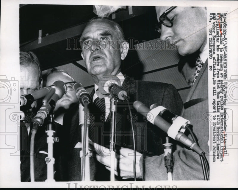 Load image into Gallery viewer, 1965 Press Photo U.S. Roving Ambassador W. Averell Harriman Dulles International
