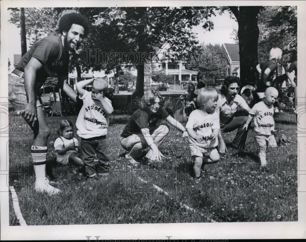 Press Photo Children Running in St. George's School Special Olympics, Ohio