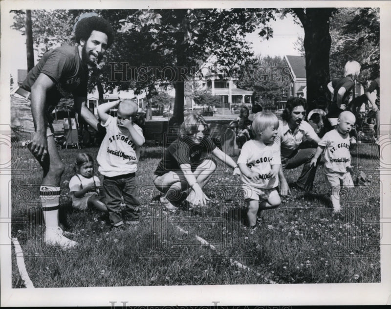 Load image into Gallery viewer, Press Photo Children Running in St. George's School Special Olympics, Ohio
