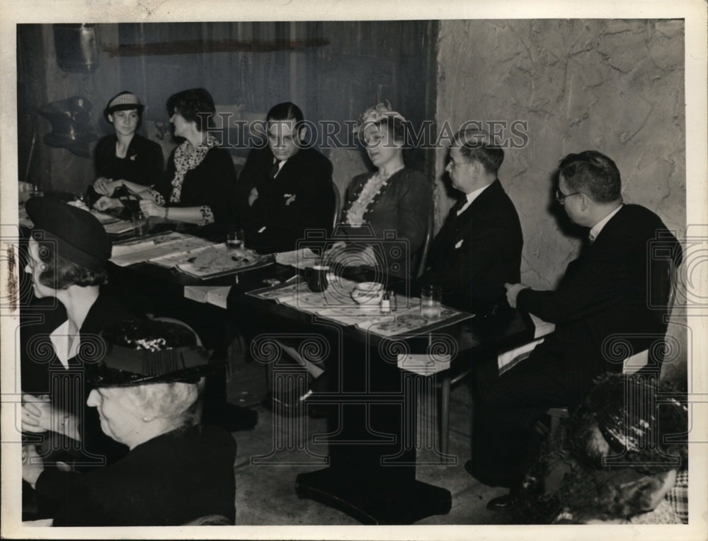 1940 Press Photo Red Cross Meeting Over War Fund. - nee47766