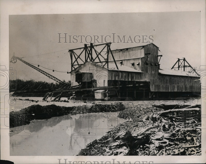 Load image into Gallery viewer, 1941 Press Photo dredging machine - nee47883
